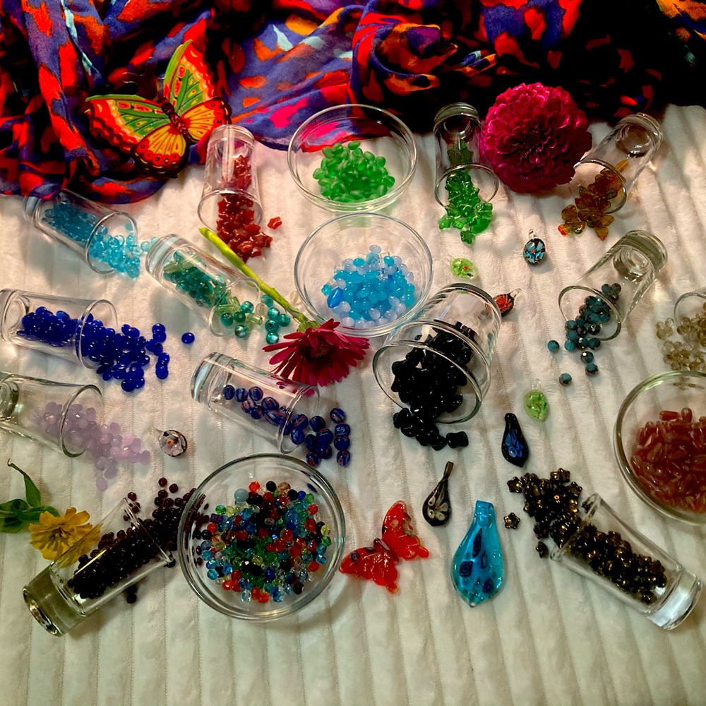 1500 plus beads for jewelry making
